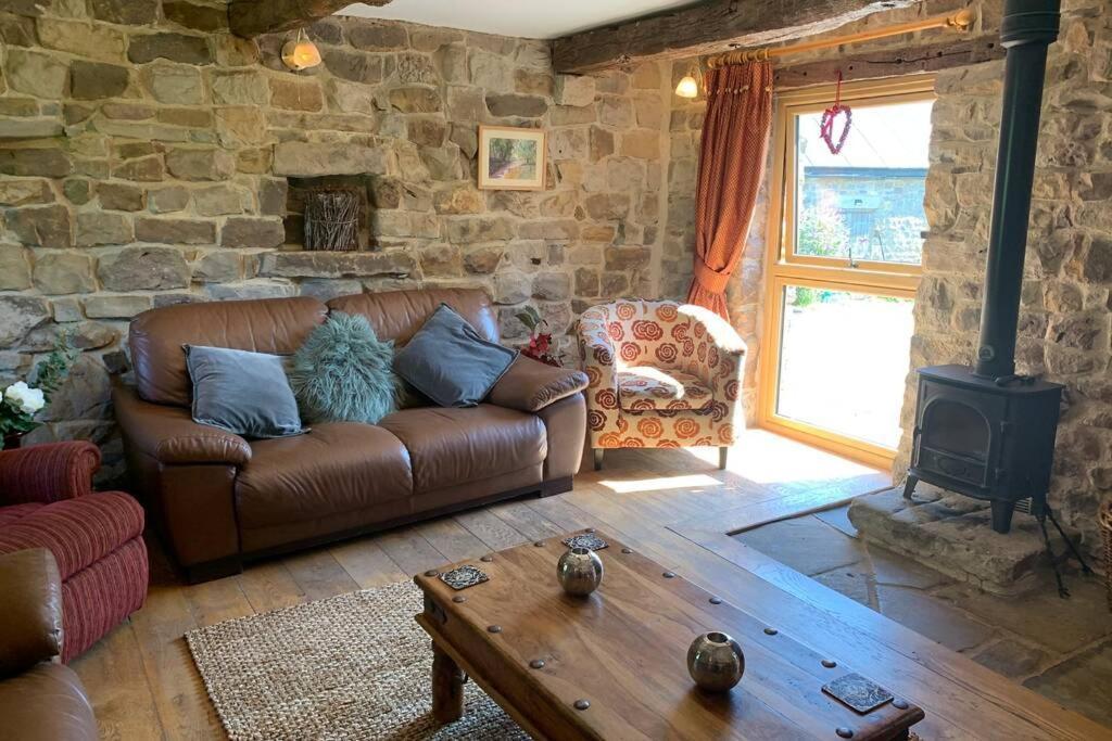 Stunning Secluded Peak District Luxurious Barn Villa ลีก ภายนอก รูปภาพ