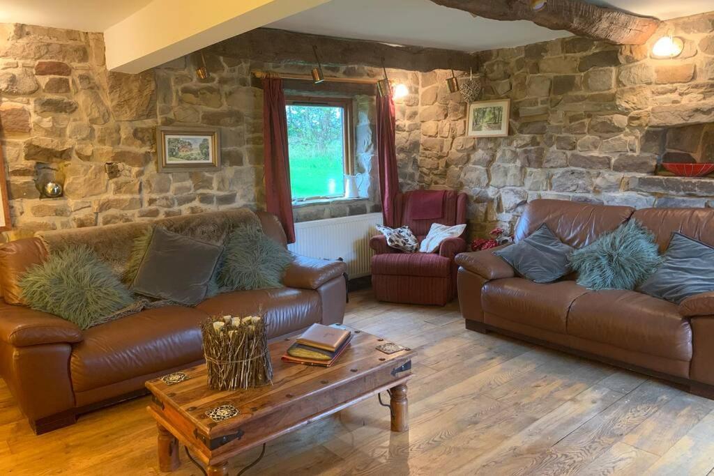 Stunning Secluded Peak District Luxurious Barn Villa ลีก ภายนอก รูปภาพ