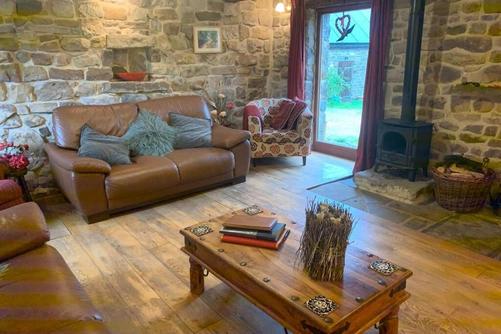 Stunning Secluded Peak District Luxurious Barn Villa ลีก ภายนอก รูปภาพ